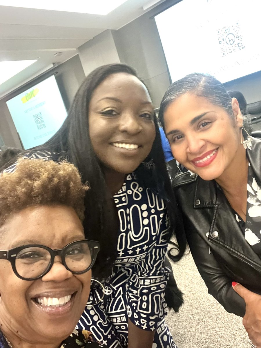 prmaven17's tweet photo. .@NYCBWPC #InspireHerAwards @EmblemHealth was a whole affirming vibe!! Thank you @MsWineglass for making space for me &amp; Chivon &amp; congratulations to all the extraordinary honorees!! https://t.co/0yrtots6H7