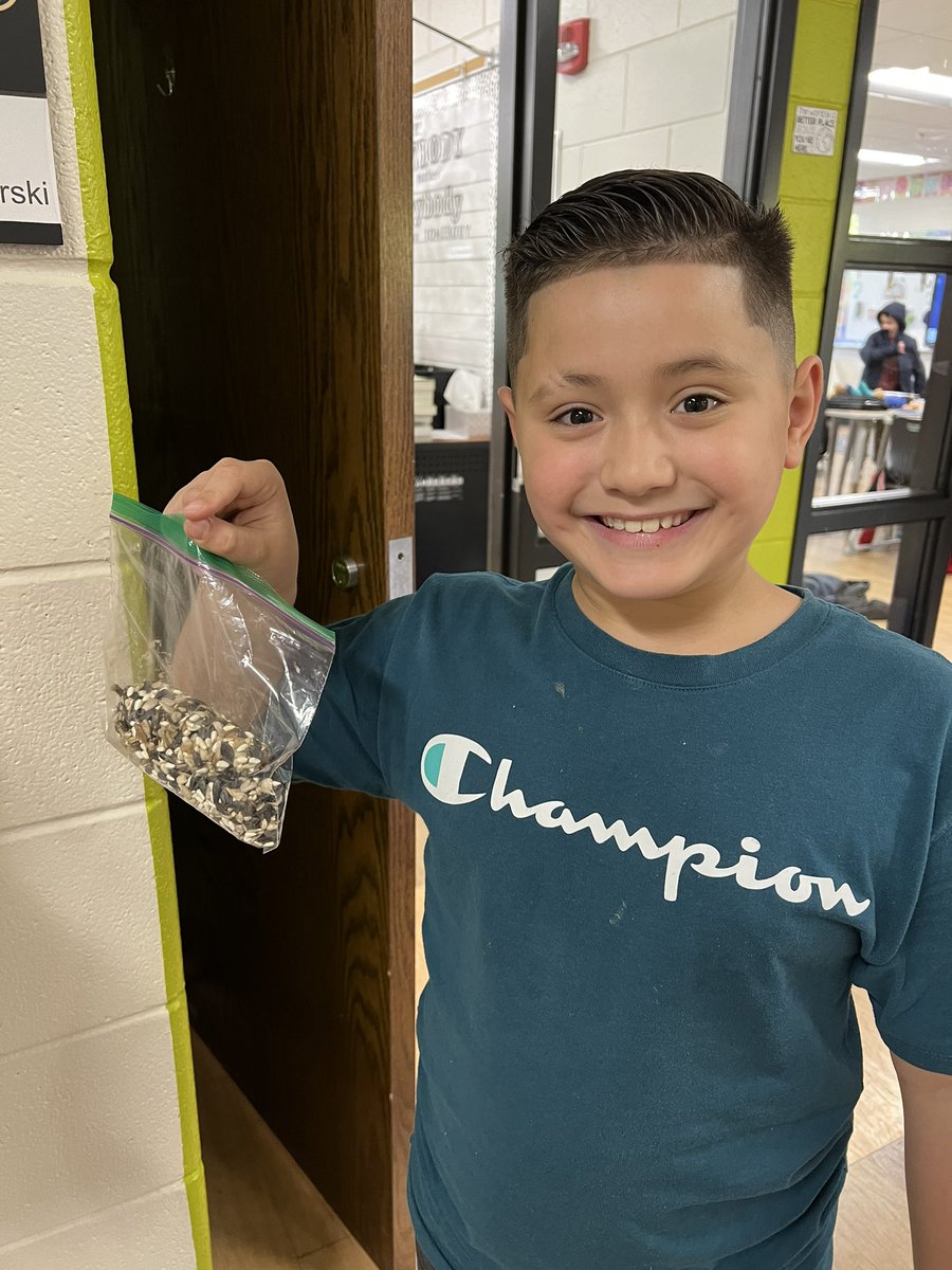 MrsPerrineD76's tweet photo. After reading our book about birds, we made pine cone bird feeders.                  #d76diamonds #sparkleon https://t.co/QplCdi0B5m