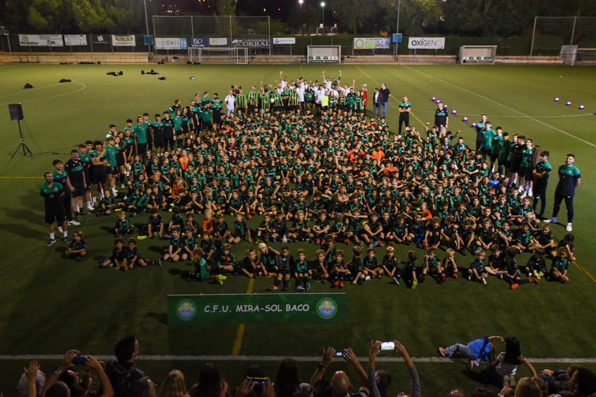 ajsantcugat's tweet photo. ⚽El CFU Mira-sol Baco ha presentat els seus equips per a la temporada 2022-23

Un acte on ha mostrat la seva gran força social i esportiva!

Molta sort aquesta temporada! https://t.co/DxE6vcsOnr