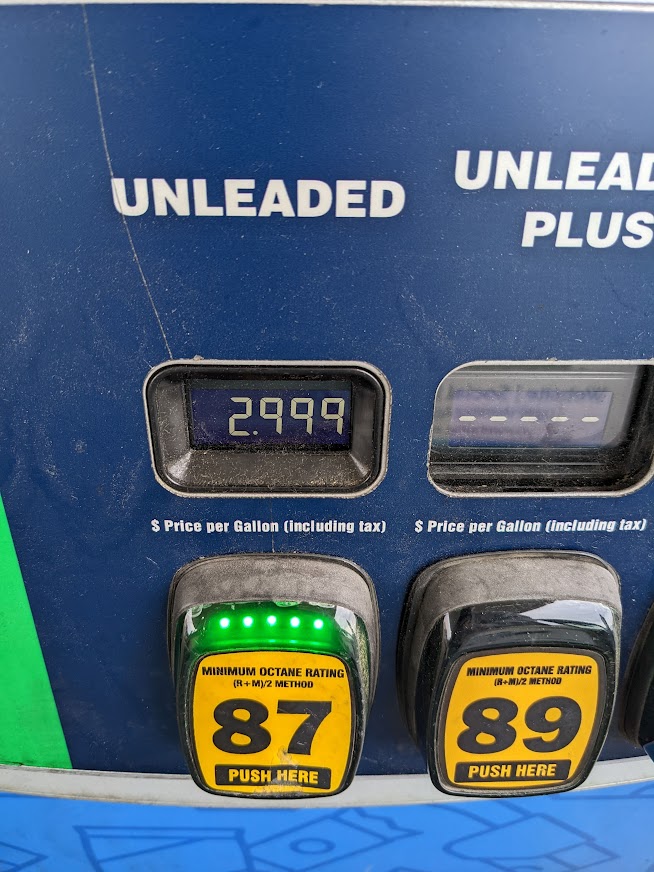 shorforsenate's tweet photo. Actual #gasprices in Illinois on 10-12-22. Are you fed up? We are. Stop the out of control spending. Vote Amnon Shor CA State Senate District #14. ENOUGH IS ENOUGH!
#gas #IMBROKE #thishasgottostop https://t.co/c8NQ0qGGzv
