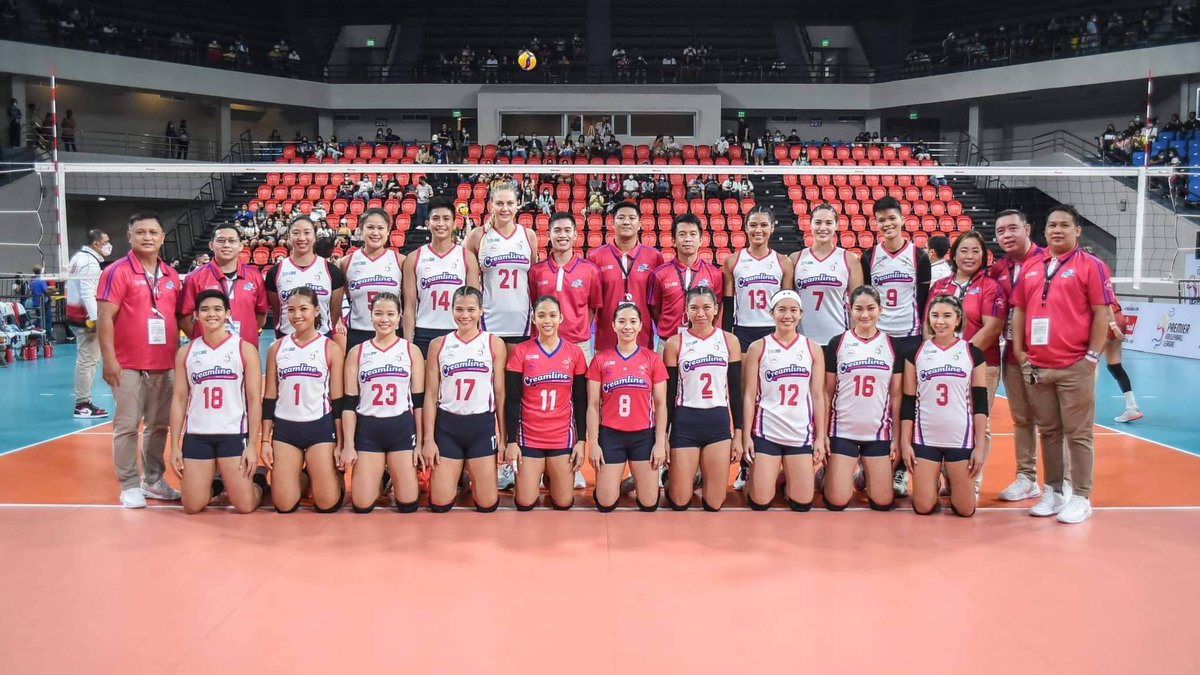 rmAries0322's tweet photo. Shaky defense but managed to recover. Kudos to MG and tots for contributing when Basa rested, ganda ng net defense ni Pangs at Ced on the last 2 sets lalo na nong latter part. Powerful attacks of AV and Basa, and of course Jema doing her Queen things. Congrats Creamline
#PVL2022 https://t.co/Rz7Zu4bToD