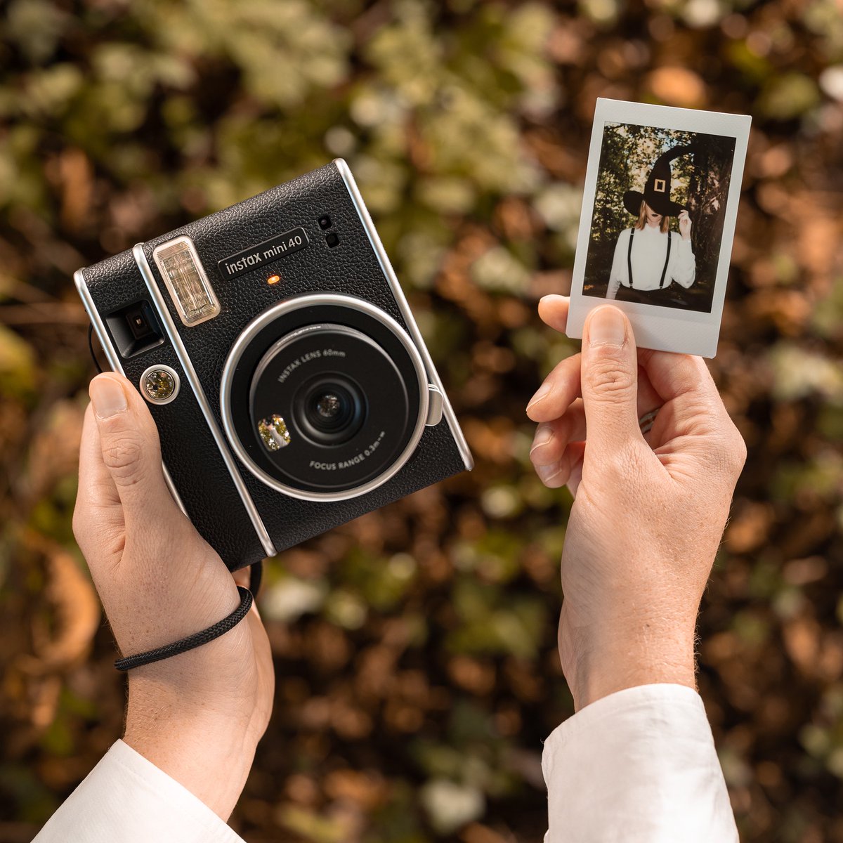 IndiaInstax's tweet photo. Photography is the beauty of life captured in a frame 🤩

The instax mini 40 camera comes with a classic, deluxe design and premium silver accents to completely match your awesome personality! 😉

#instantcamera #instantprinter #instantfilms #instaxindia #mini40 https://t.co/kfDenXKvkB