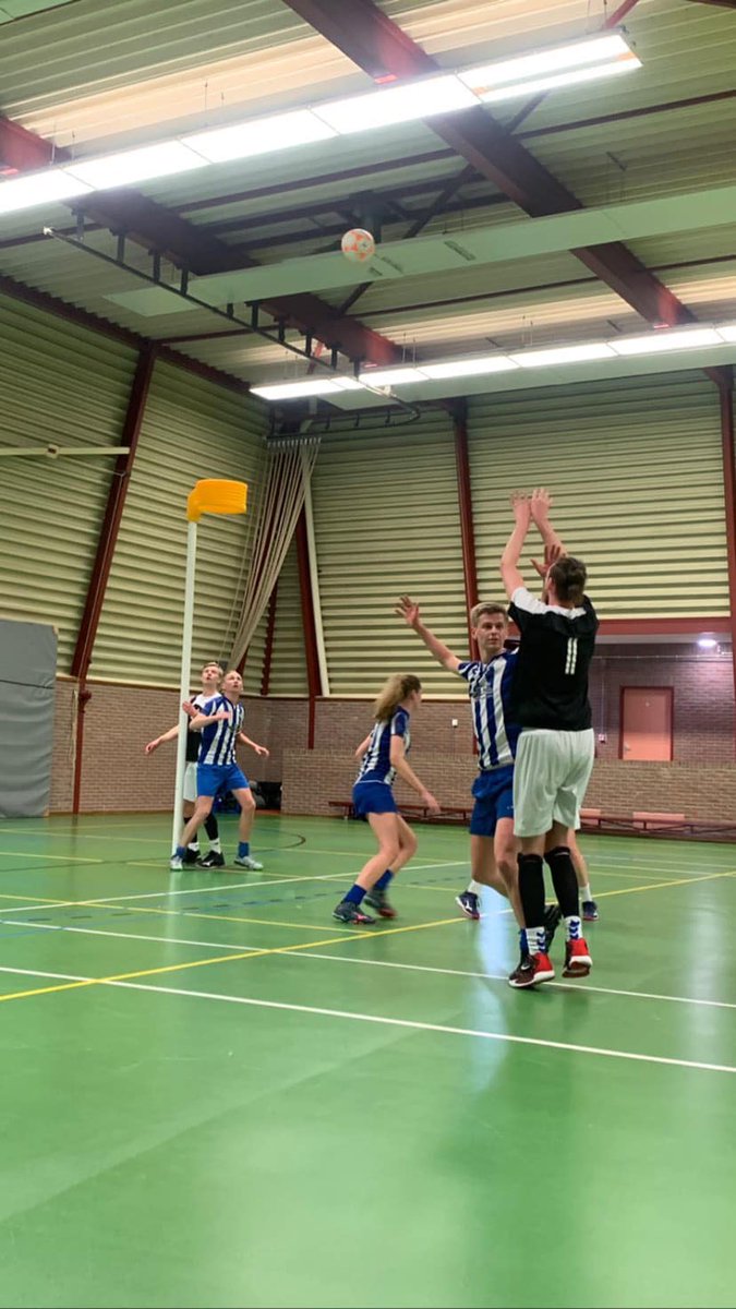 Zunobri's tweet photo. Zunobri gaat internationaal op 8 november in de zaal https://t.co/icWwjR1IN5 https://t.co/Saq9SGjyK3
