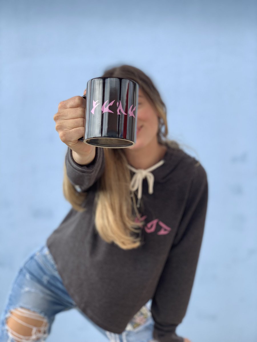 sereegram's tweet image. Thank you @coldplayxtra 💙 #forthehardcore 

I'm voting for @coldplay for Favorite Touring Artist at the #AMAs