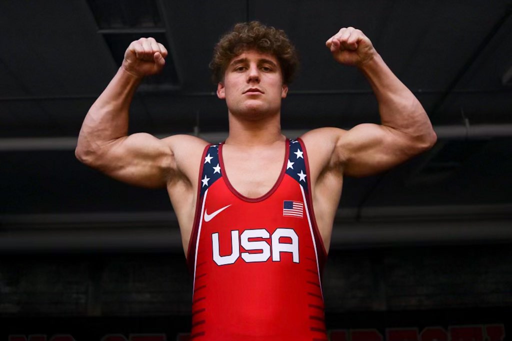 PackWrestle's tweet photo. A little flex at the end of a 6-0 win! @hoagieboyhidlay advances to tonight’s semifinal! #WrestlePontevedra https://t.co/kHrgzoMAJB