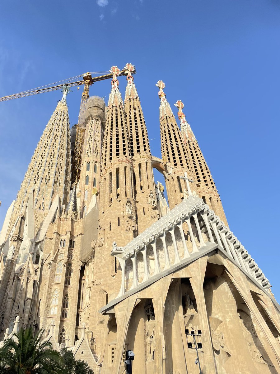 100年以上建設途中のサクラダファミリア🏰
実物を見ると鳥肌たった。
そしてガウディ先生の虜になった🤍
2026年完成したらまた行きたい。
#スペイン #サクラダファミリア
#ヨーロッパ周遊 #マルタ留学