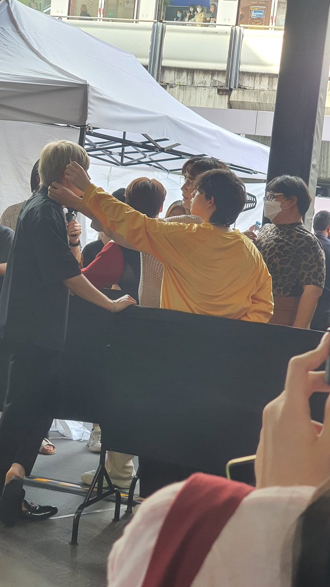 nung2101's tweet photo. โมเม้นต์นี้ที่รอคอย จะร้องไห้ อยากเห็นแบบนี้บ่อยๆ♥️♥️
#DunBas 
#ดุลบาส 
#dunromch 
#บาสเด็กอ้วนที่แท้จริง https://t.co/aRLZbeLhHs