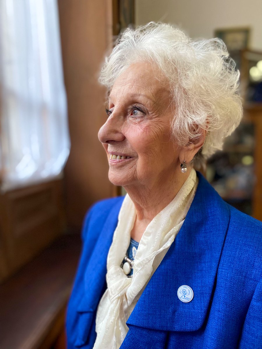 🎂¡Feliz cumpleaños querida Estela! Gracias por construir futuros posibles.
Desde Abuelas te abrazamos y deseamos un hermoso día ♥️