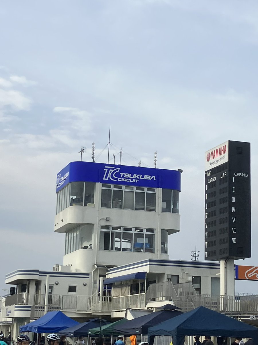 HrKnAt's tweet photo. 筑波8時間耐久レースでカテゴリ別で入賞してきました
同じチームの人の頑張りが凄くて
おこぼれで貰ったような
感じだけど…
メダルに似合うよう頑張りたい https://t.co/NE2L6wfMLI