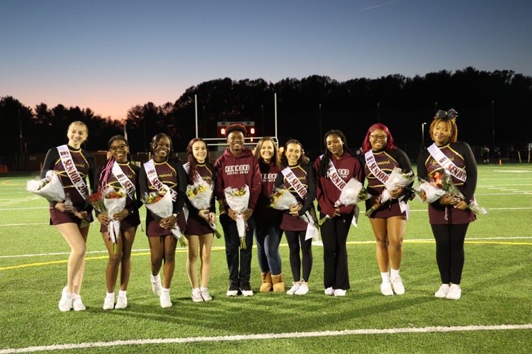 Thank you ⁦<a href="/HammondFB/">Hammond Football</a>⁩ and ⁦<a href="/HammondCheer/">Hammond Cheerleading</a>⁩ seniors!  You are true leaders, selfless, and extraordinary people.  We cannot thank you enough for what you have done for our beloved school and community.  #Family 🐻💪🏽