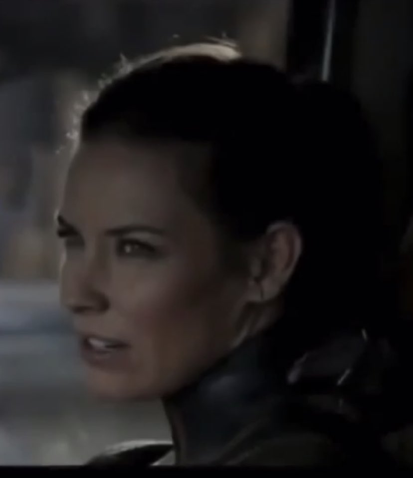 Pounces on @MothKingBugsy ! 

“Gotcha!”