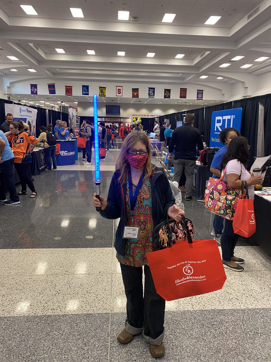 Davis9_AISD's tweet image. It&apos;s all hands on the Spaceship Deck at #TCCA2022!!! #techtrek2022 @AldineDLS #techtrek2022 #TeamTrek @jpbigboy @drgoffney @tdavis_aldine