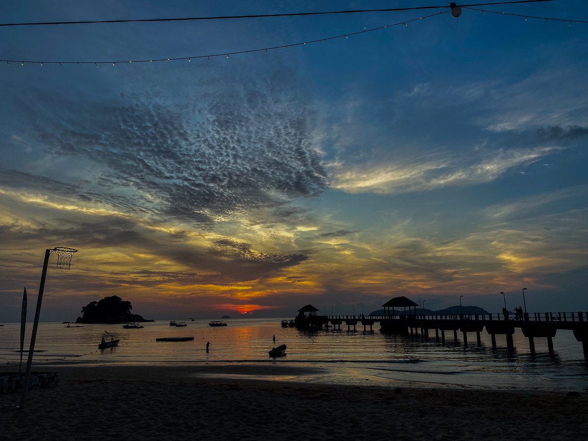 hdyh_98's tweet photo. @aemieruls_ Pulau Tioman 🤍 https://t.co/UOkr33D9kL