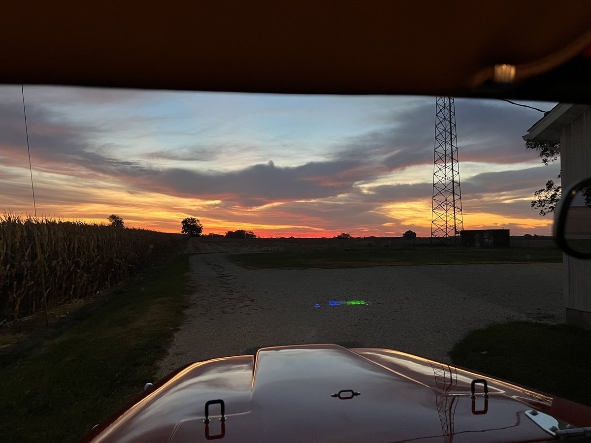 Early morning Jeep ride and a beautiful sunrise. Saturday off to a great start! <a href="/LJLandeck/">Lance</a> 😊