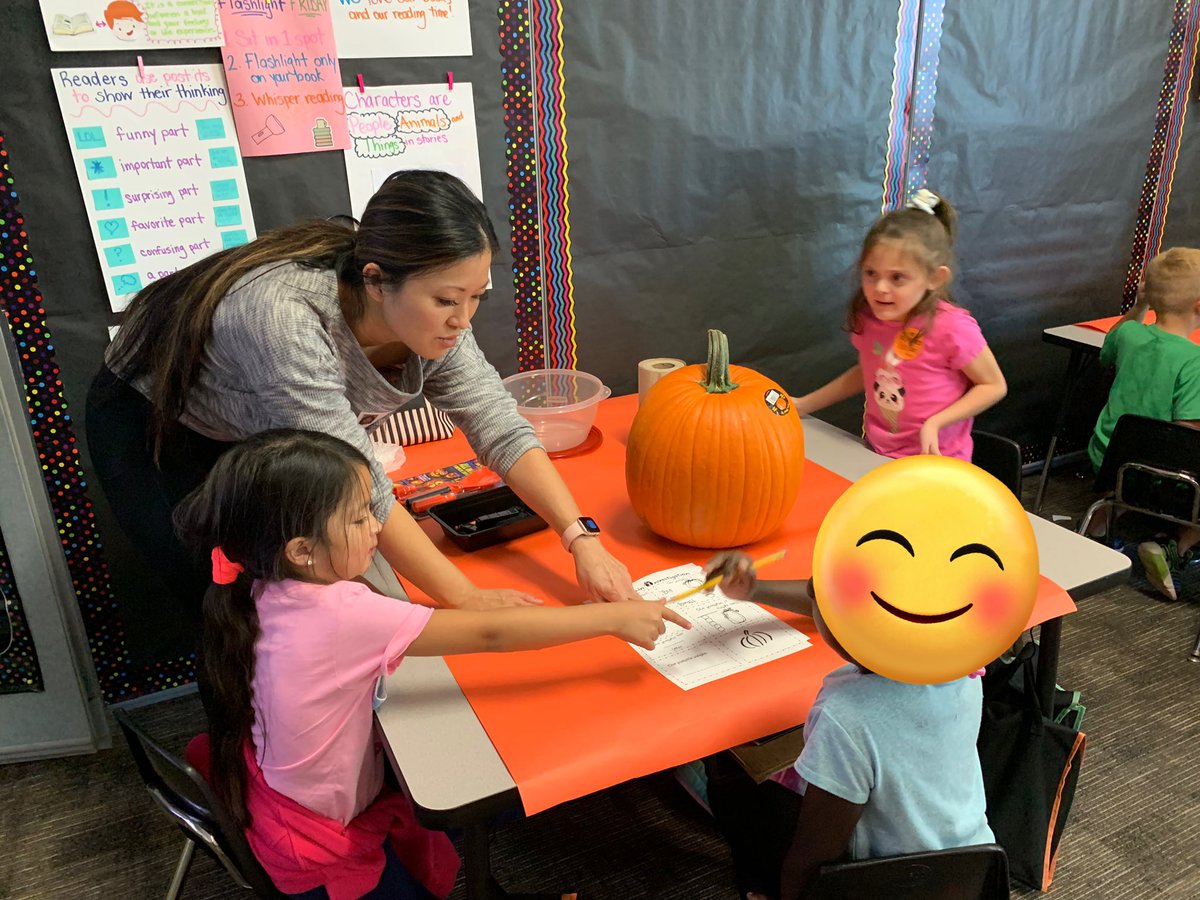 More pumpkin investigation fun with our wonderful volunteers! <a href="/PopeHerrera/">Katie Herrera</a> <a href="/popepanthers/">🅟🅞🅟🅔  🅟🅐🅝🅣🅗🅔🅡🅢</a>