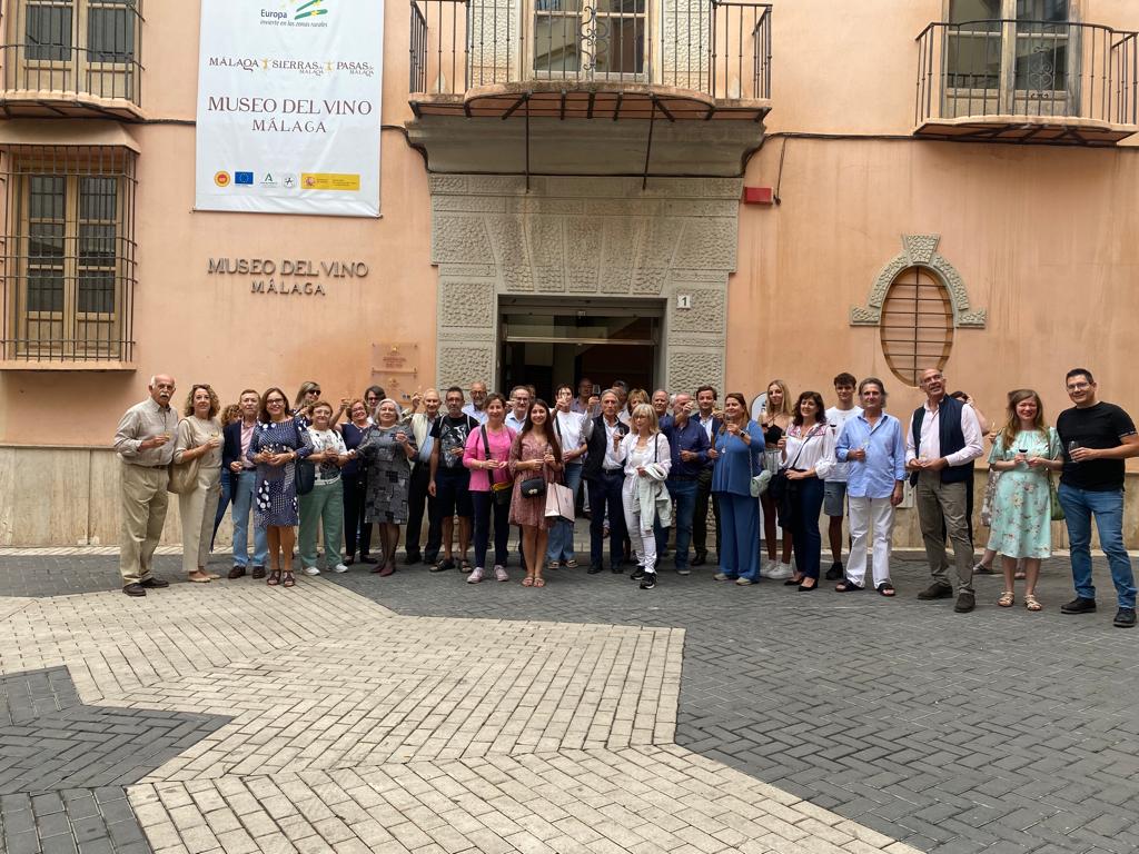 Así hemos brindado por el #diamovimientovinodo con los <a href="/vinos_malaga/">Vinos de Málaga</a>