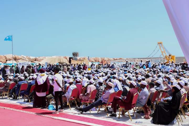 abshirhuruse's tweet photo. Waxaa farxad wayn ii ah in aan maanta ka qaygalo munaasabadii xarigga looga jarayay wajiga koowaad ee dhismaha Dekedda Garacad ee Gobolka Mudug, oo ahayd guul taariikhi ah oo mudan in lagu boggaadiyo cid walba oo ka qayb qaadatay hirgalinta himiladan isku tashiga ah. https://t.co/458mtbmmA3