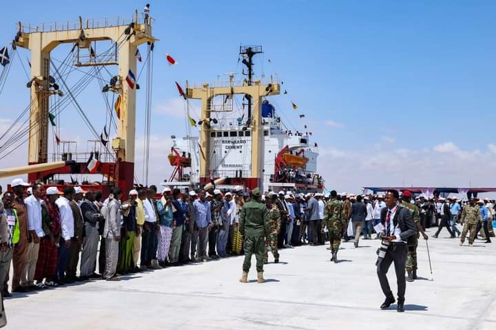 abshirhuruse's tweet photo. Waxaa farxad wayn ii ah in aan maanta ka qaygalo munaasabadii xarigga looga jarayay wajiga koowaad ee dhismaha Dekedda Garacad ee Gobolka Mudug, oo ahayd guul taariikhi ah oo mudan in lagu boggaadiyo cid walba oo ka qayb qaadatay hirgalinta himiladan isku tashiga ah. https://t.co/458mtbmmA3