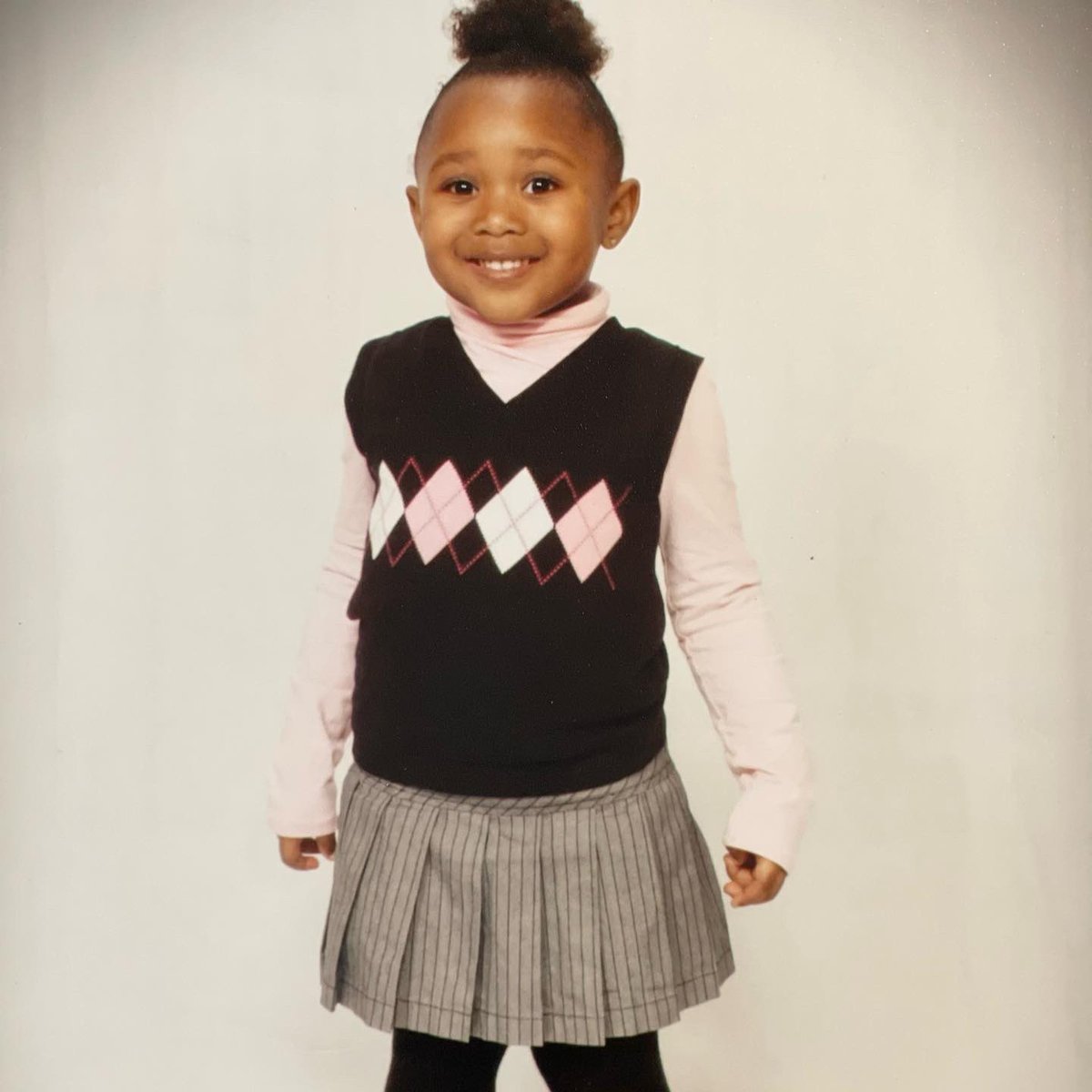 cakes420's tweet photo. Happy 17th Birthday to my baby girl @NiaHall56858179 ❤️ Love you more than words can express! You have grown into one beautiful young lady!!!! #myotherminime #girlmom #birthdaygirl #beautifulballer #mysweetbabygirl 🥰 https://t.co/iQZtEA1FHK