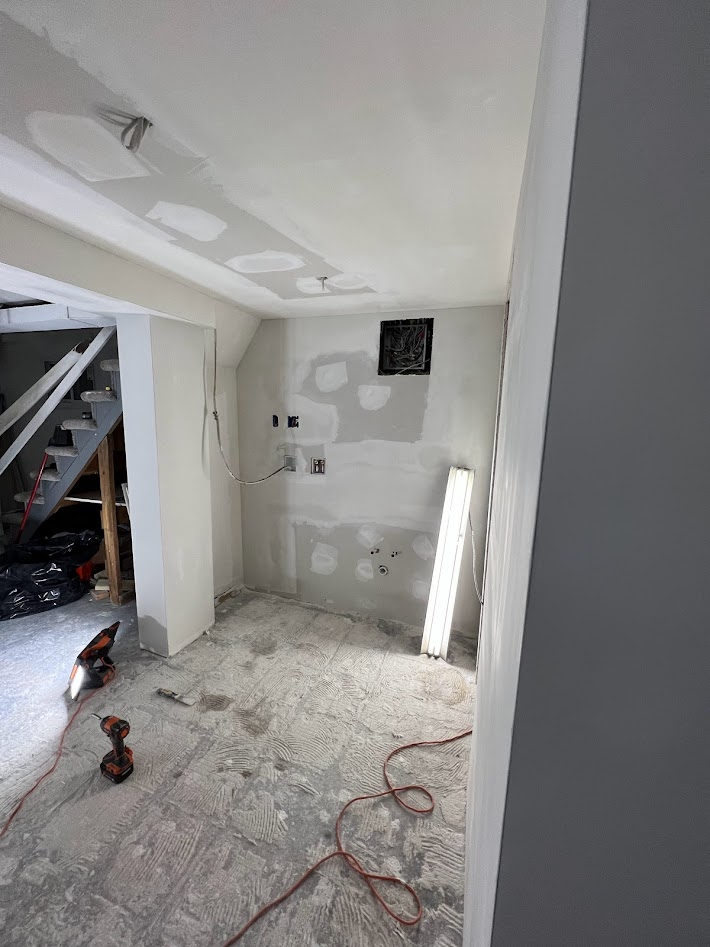 FBrenovations's tweet photo. Unfortunately, I don't have photos from the very beginning of this basement renovation, yet from the finishing/drywall stage you can see how nice it all turned out.
#renovation #remodel #construction #interior #contractor #basement #dmv #renovationhome #firebellyeffect https://t.co/50ulaJRpUU