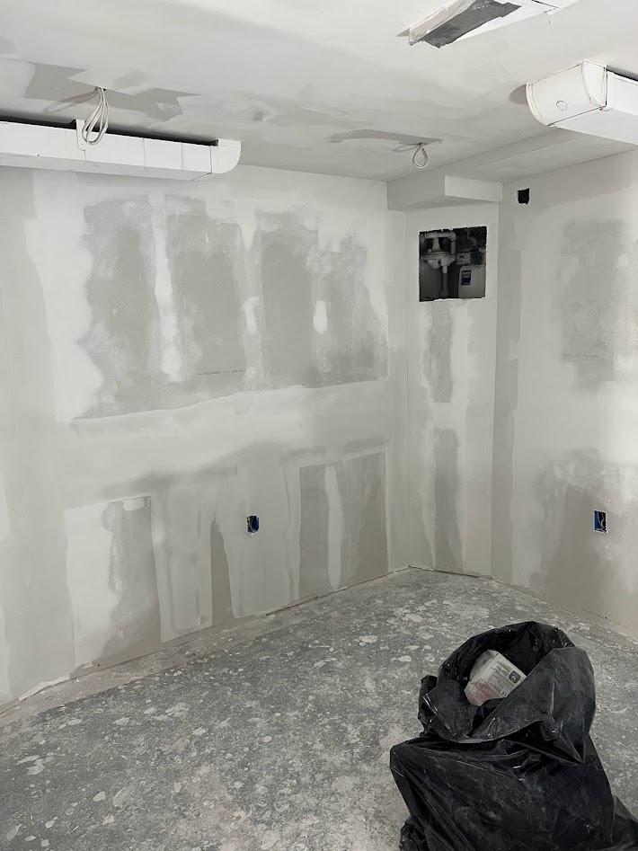 FBrenovations's tweet photo. Unfortunately, I don't have photos from the very beginning of this basement renovation, yet from the finishing/drywall stage you can see how nice it all turned out.
#renovation #remodel #construction #interior #contractor #basement #dmv #renovationhome #firebellyeffect https://t.co/50ulaJRpUU