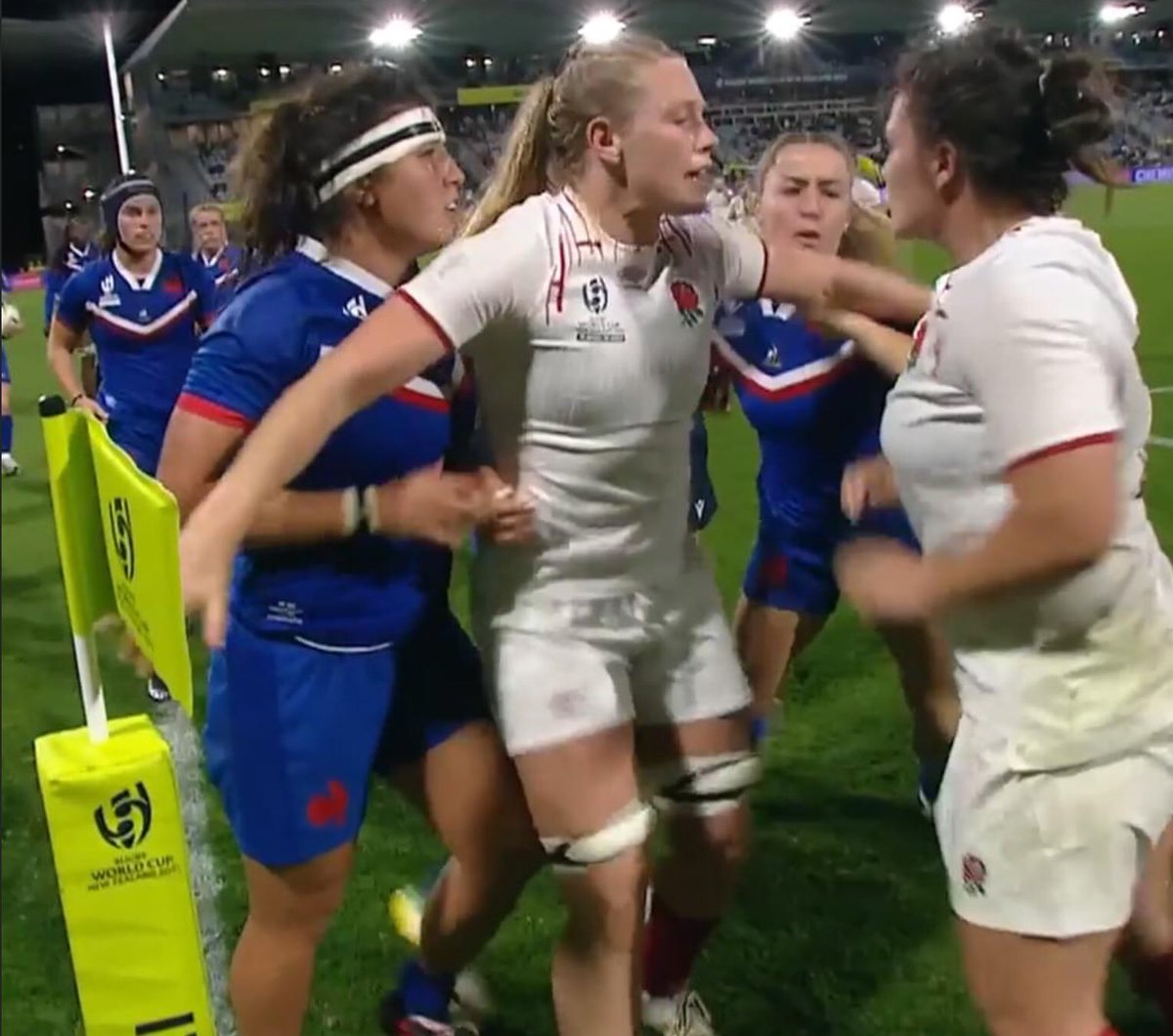 ScarboroughRUFC's tweet photo. Well you held back the French last weekend, this time itโs South Africa ๐ wishing @zoealdcroft_ and #EnglandRedRoses all the very best in the final pool match before the big time matches begin next weekend.๐ https://t.co/RXdL54ItFs
