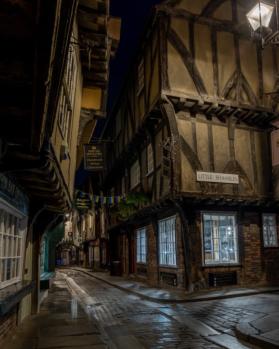 York is 'the most haunted city in Europe', and there's no better way to discover its secrets than with a ghost tour. 👻 Whether you're looking for family friendly tales or a bigger scare, you'll find a fright to suit you in #HauntedYork: visityork.org/business-direc… 📷 Dave Z