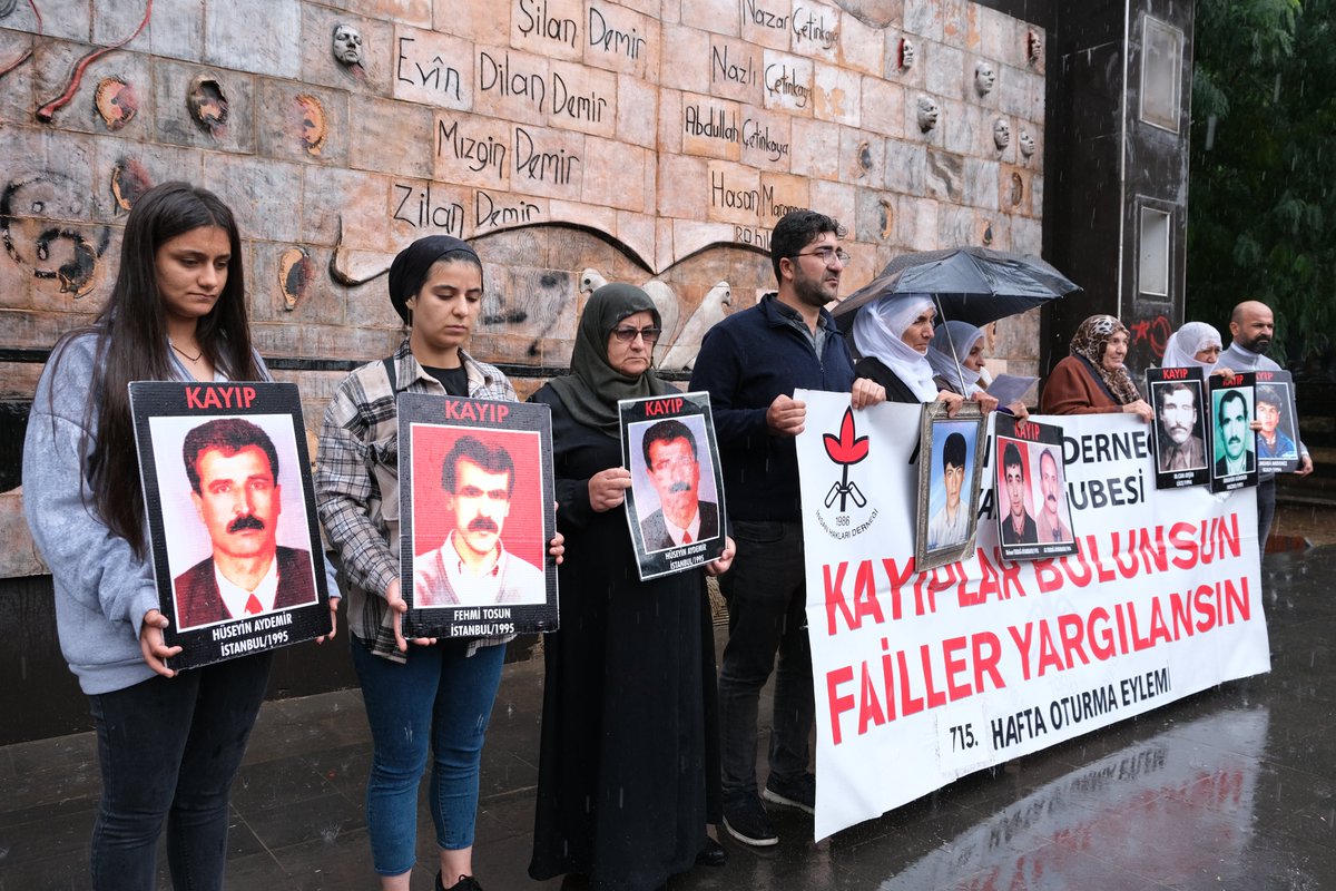 Şubemiz ve Kayıp Yakınları; 'Kayıplar bulunsun failler yargılansın' eyleminin 715'inci haftasında, İstanbul'da 19 Ekim 1995 tarihinde gözaltında kaybedilen Hüseyin Aydemir'in akıbetini sordu.