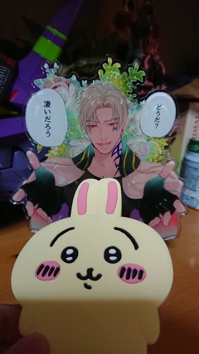 一緒に写った被写体をなんでも凄くしてしまう凄い山鳥毛お頭クソデカアクスタ届いた。(長い)写真背景に特化したからクソデカい上クソ高い! 