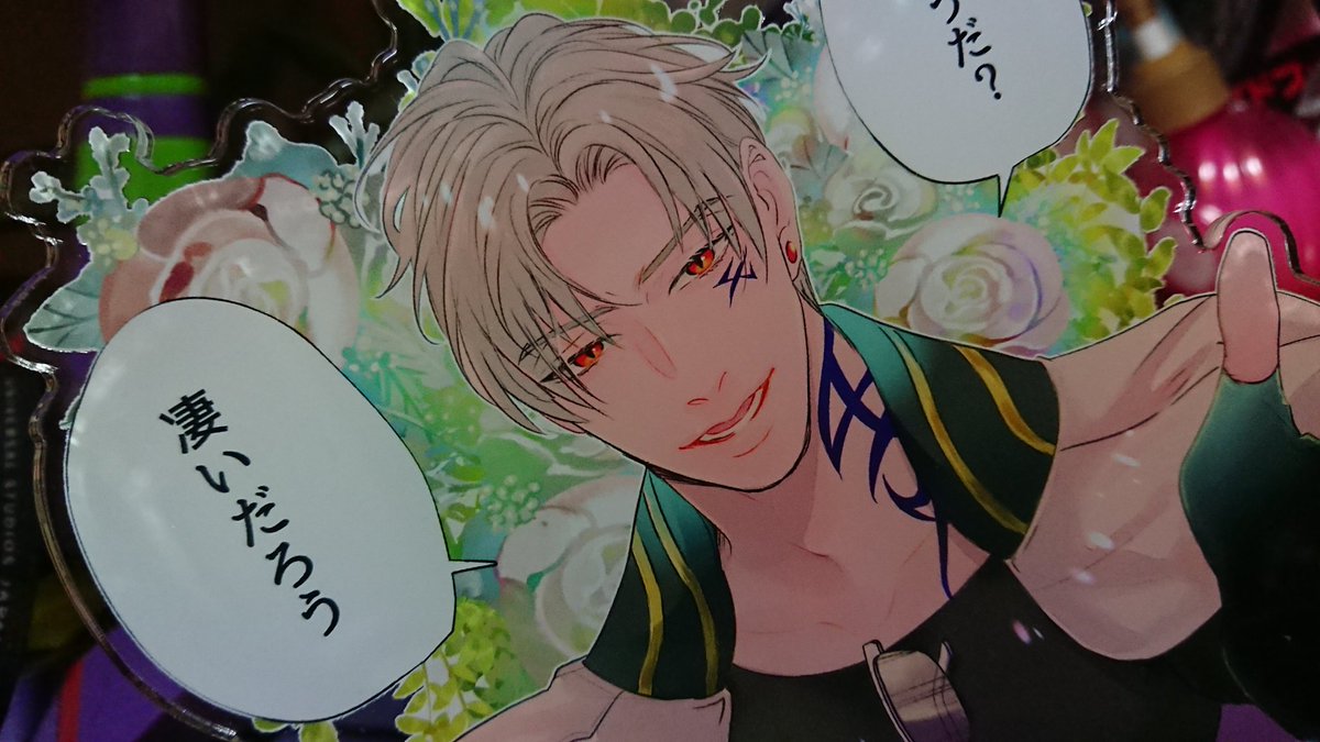 一緒に写った被写体をなんでも凄くしてしまう凄い山鳥毛お頭クソデカアクスタ届いた。(長い)写真背景に特化したからクソデカい上クソ高い! 