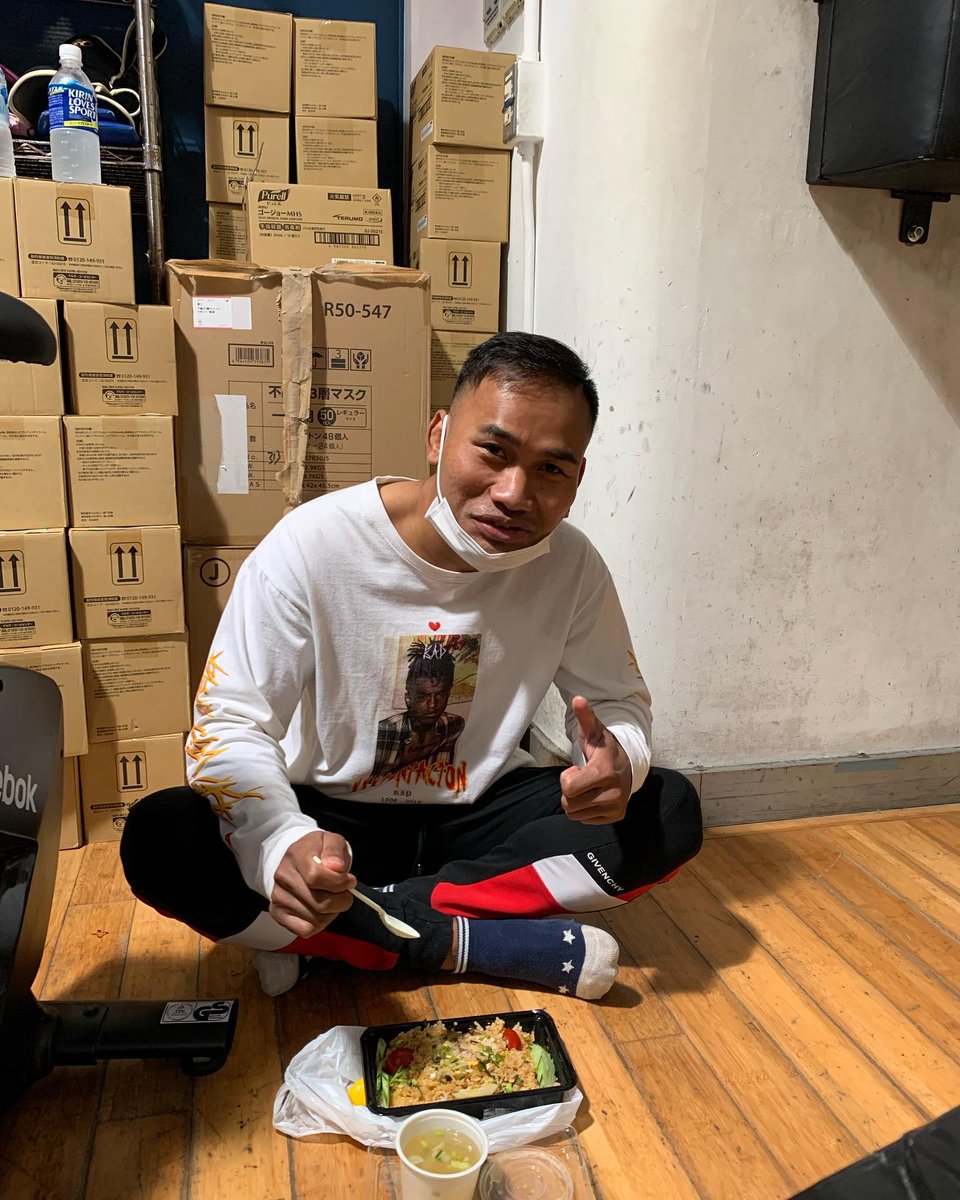 flyskygym's tweet photo. キヨ62.3kgでクリアー！
しっかりタイチャーハン食べてサバイサバイ👍
明日応援宜しくお願い致します🙏🙏
#flyskygym #計量クリア　#新日本キックボクシング https://t.co/BHBprgGhWu