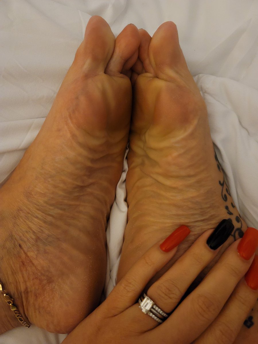 goddessivy5151's tweet photo. Good morning beautiful people 🌞 #footfetishmodel #toekiss #toesucking #worship #worshipmytoes #worshipmysoles #feet #toes #pedi #arches #toenails #soft #feet #toes #feetoftwitter #prettyfeet #solesoftwitter #softsoles #barefeet #prettytoes #footarch #BrowardCounty https://t.co/nn2AgLUpbU
