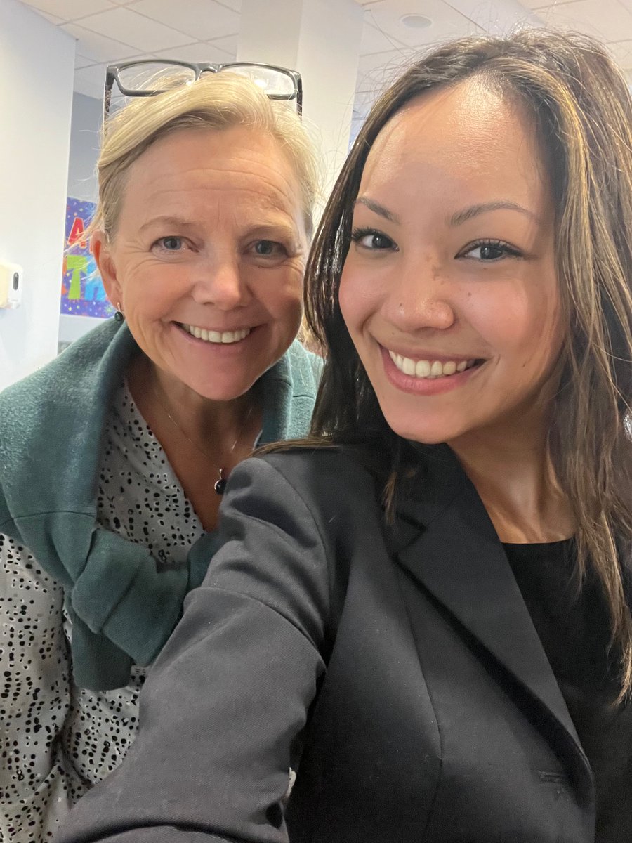 ClaudiaEmilyKo1's tweet photo. This week I had the pleasure of meeting my colleague from Sweden @AnnaAlberius! Anna joined our bi-monthly dinner where our team gathers to share a meal. Getting together truly connects us in our mission of saving more lives. #Getinge #PassionForLife #IWorkHere #MyCompany https://t.co/JO9RfwYWV6