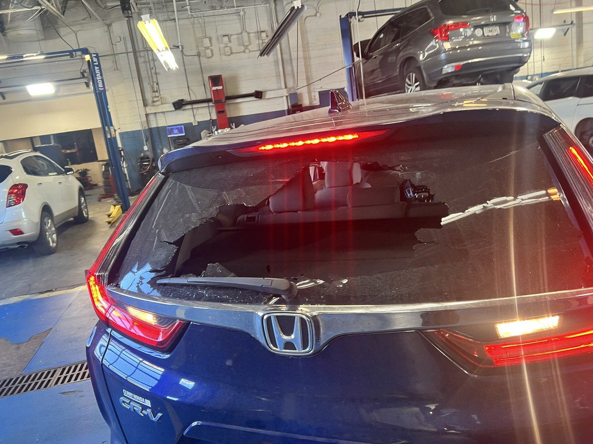 JsAuto_'s tweet image. What would y’all do if y’all bring y’all car to the shop and got it back like this ?