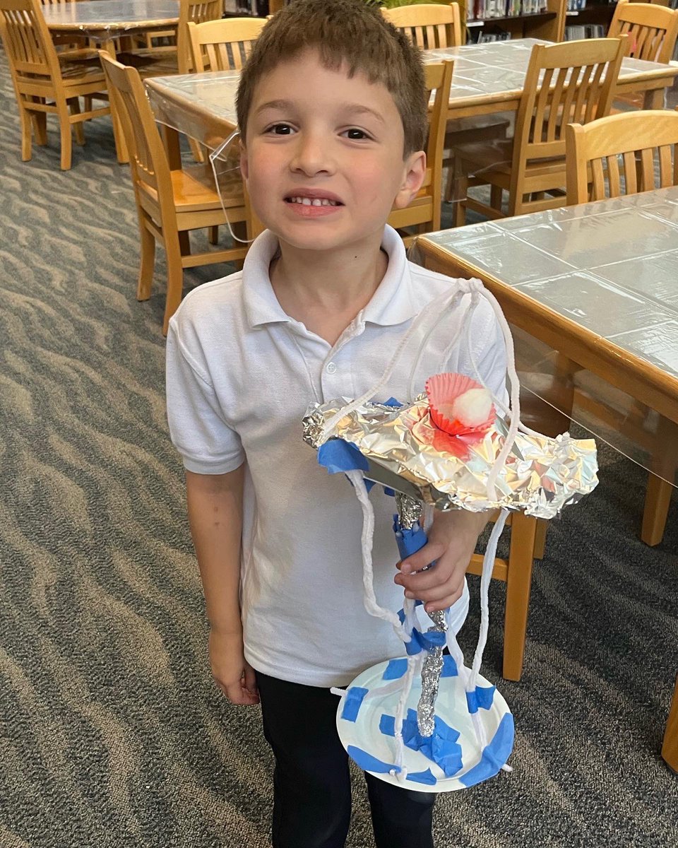 MercymountCDS's tweet image. Makerspace Club - fostering innovation through hands-on experimentation!  Persistence, invention, and collaboration helped to complete the challenge of building a perch that was comfy, sturdy, and tall enough for Mrs. Montgomery's bird Wilfred to sit on.  Great job, Mustangs!