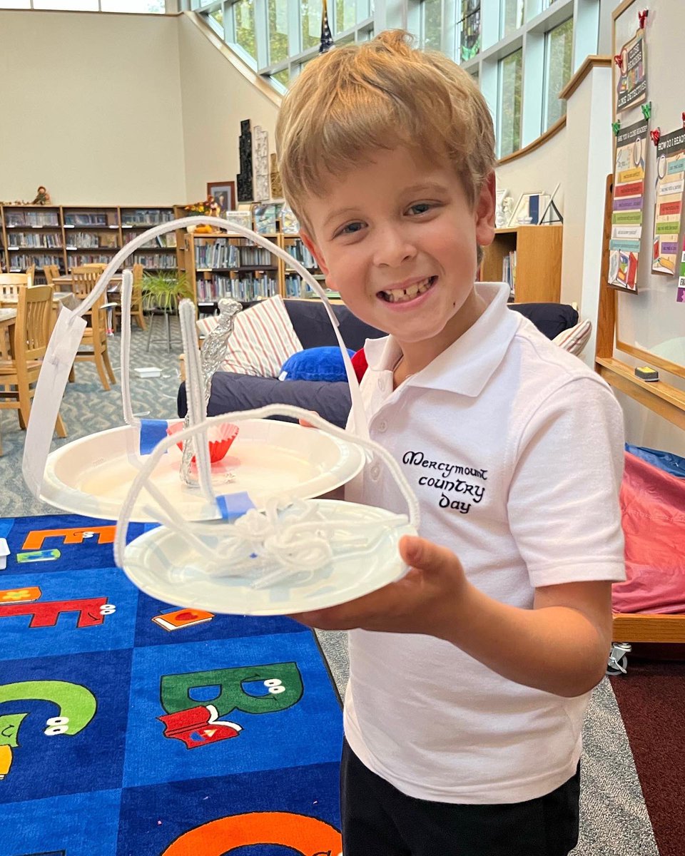 MercymountCDS's tweet image. Makerspace Club - fostering innovation through hands-on experimentation!  Persistence, invention, and collaboration helped to complete the challenge of building a perch that was comfy, sturdy, and tall enough for Mrs. Montgomery's bird Wilfred to sit on.  Great job, Mustangs!