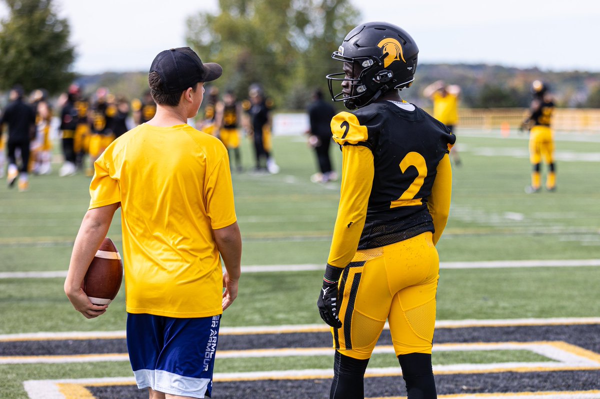 GAME DAY‼️ @WlooFTB battles the @WindsorLancers on the road in hopes of playing spoiler! Kickoff at 1pm! All eyes will be on Gordon Lam as he goes for the All-Time @OUAsport Career Receptions record! #GoBlackGoGold 🏈🖤💛