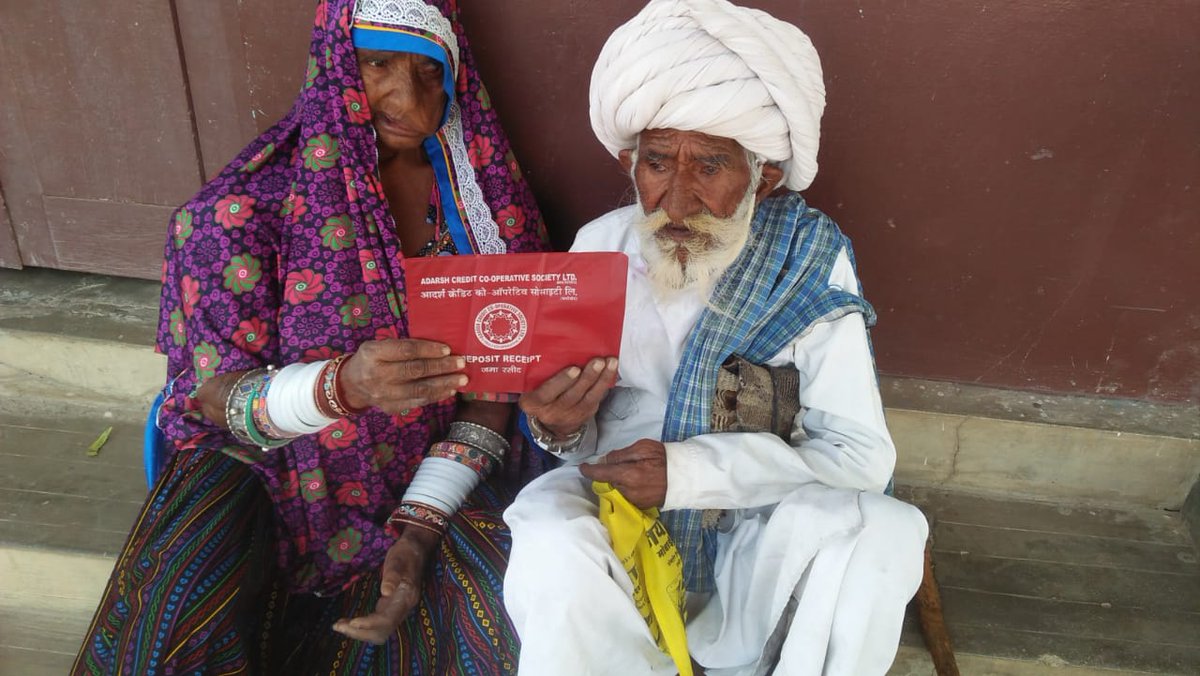 सहारा pacl आदर्श क्रेडिट जैसी सालो से चल रही संस्थाओं में सरकार द्वारा आम जनता का धन आज धनतेरस पर सरकार से अपना जमा धन मांग रही है सरकार गूंगी बहरी बन आम जनता का निवेश डूबा रही है
