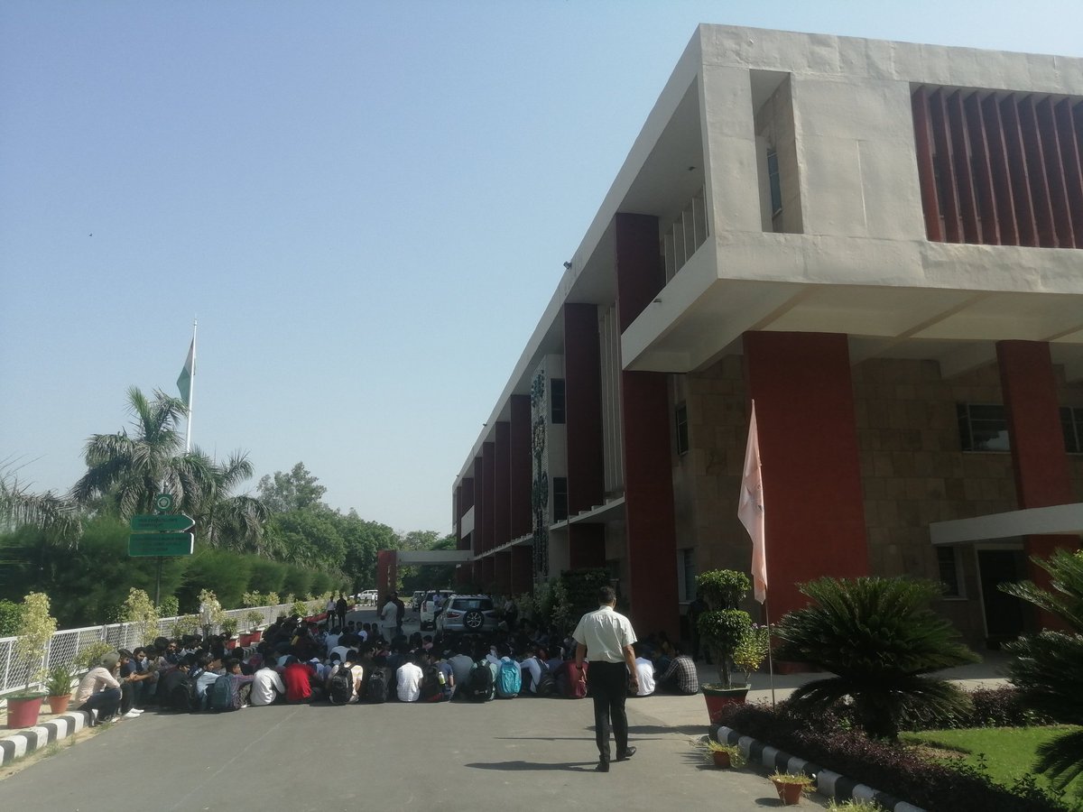 SumitBishnoii29's tweet photo. #justice_for_ADO_aspirants
The protest will occur soon on a large scale. 
The govt. Must have to listen the voice of youth all over the agricultural community.
@dhruv_rathee 
@bbhavyabishnoi 
@BhupinderShooda 
@bishnoikuldeep https://t.co/9NMPREWsQZ