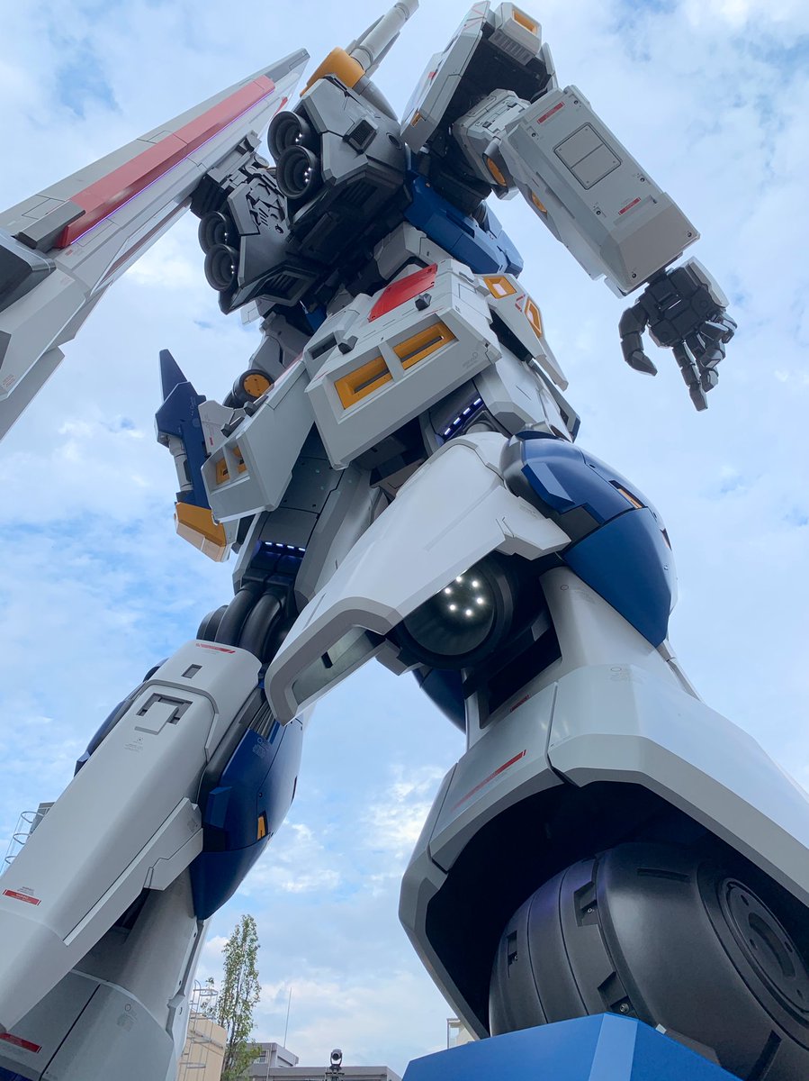 博多でνガンダム観てきましたん
前回はオープン前で遠目からでしたが今回は間近で(๑˃̵ᴗ˂̵光ってて格好よかったです。街中にあると余計に迫力存在感増し増しでしたねーrg買えてよかった。 
