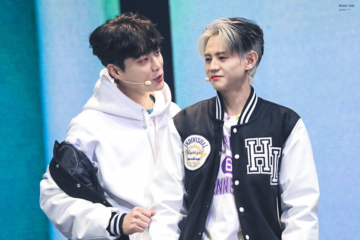 PT_DJ74's tweet photo. 221015 하이라이트 팬콘 

작당모의중 🐶🐱 

#하이라이트 #윤두준 #양요섭 https://t.co/mPO83irt1f