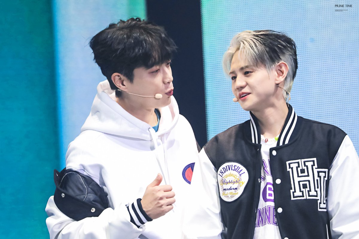 PT_DJ74's tweet photo. 221015 하이라이트 팬콘 

작당모의중 🐶🐱 

#하이라이트 #윤두준 #양요섭 https://t.co/mPO83irt1f