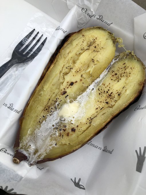 今日は友だちと散歩して焼き芋半分こしたり初めてのキティちゃんのポップコーンに立ち会うなどしました!!!!!! 