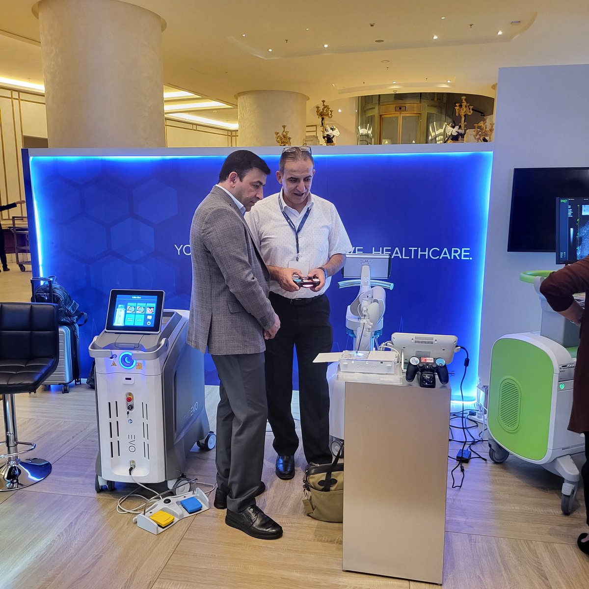 Housbow's tweet photo. 3rd and last #AAU and #JAU day congress

Thank you @sbinhamrii for your precious advices see you soon in KSA with ILY

Warm thanks to our partner #MADS and @wesam_xx

@Uroweb 
@AFUrologie 
@AmerUrological 

#madeinFrance 🇫🇷
#rirs
#Urology
#endourology https://t.co/iMuj3MgqGy