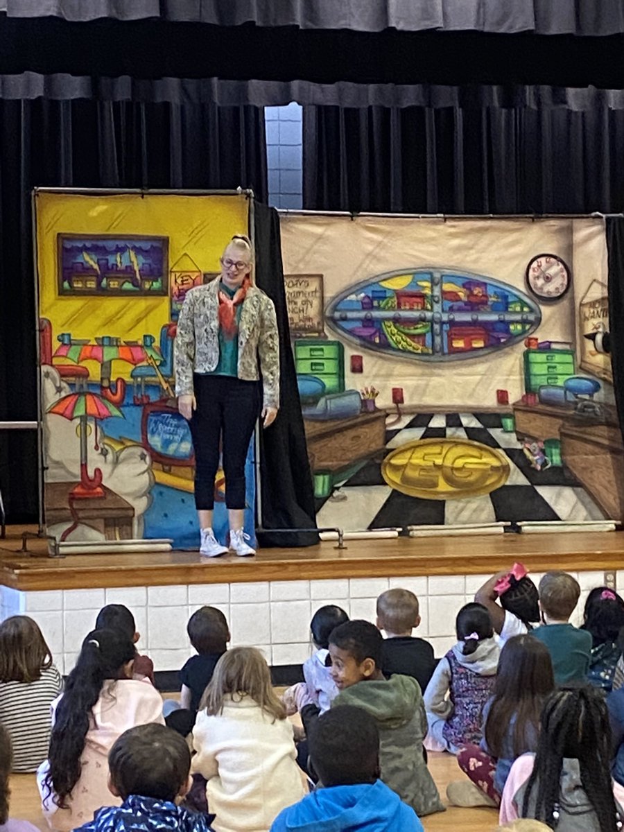 MrsWilsonBMESE's tweet photo. @BrentwoodMESE students enjoyed the Energy Show performance by the National Theatre for Children and sponsored by @DukeEnergy Students learned about saving energy and talked about every time they saw me! #myenergykit https://t.co/1zKlQ1WytQ