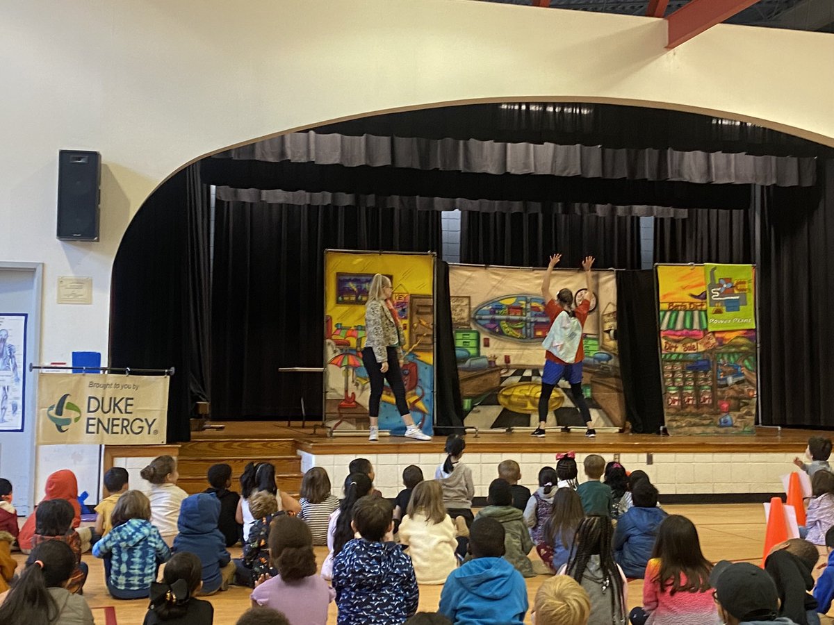 MrsWilsonBMESE's tweet photo. @BrentwoodMESE students enjoyed the Energy Show performance by the National Theatre for Children and sponsored by @DukeEnergy Students learned about saving energy and talked about every time they saw me! #myenergykit https://t.co/1zKlQ1WytQ