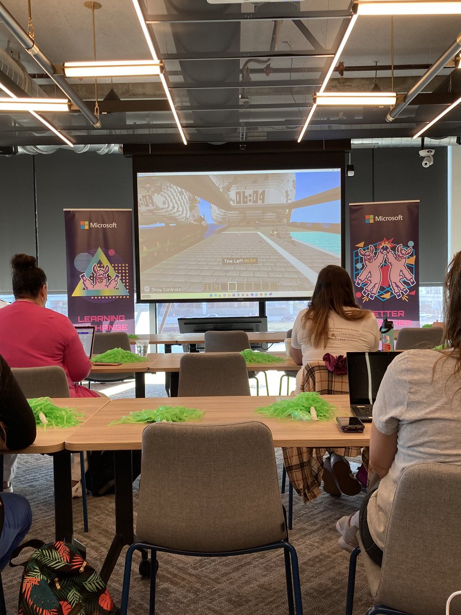 Watching my very first eSports event!  So amazing to watch amazing minds at work. <a href="/MicrosoftEDU/">Microsoft Education</a> #MIEExpert #Atlanta
