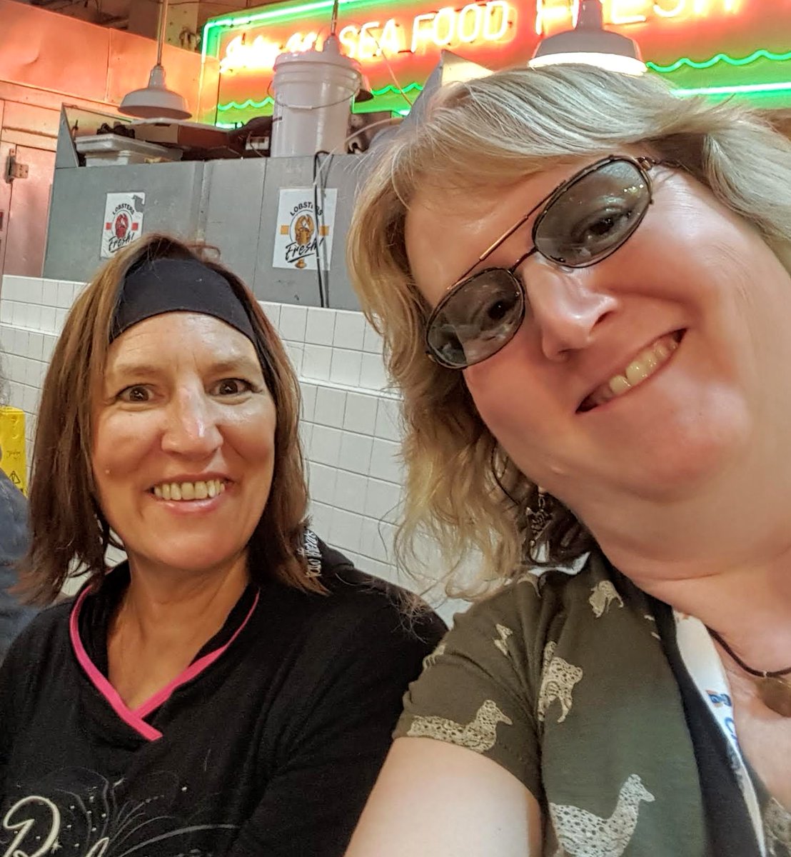 AkordingtoKim's tweet image. 📌Find your Conference buddy
@place_s has been my #edtech BFF since
@Nearpod PioNear Conference 2017 (?)
But since she
couldn't come 🥺this time
Here is my #MIEExpert Exchange #bff2022
Thanks @LevelUpTechLab for hanging with me
& helping me have fun in the learning!💟💃🎉