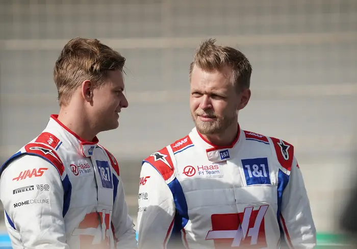 Kevin Magnussen (Mick Schumacher hakkında):

"Yıl boyunca kendisini gerçekten geliştirdiğini düşünüyorum. Şu anki sürüşü ile kesinlikle gridde bir yer hakediyor. Onun için yalnızca en iyi şeyleri diliyorum."