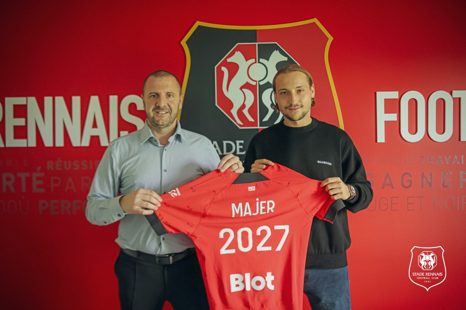 ActuFoot_'s tweet photo. 🚨 OFFICIEL ! Lovro Majer prolonge à Rennes jusqu'en 2027 ! ❤️🖤

📸 @staderennais https://t.co/iJWcaOTzxF